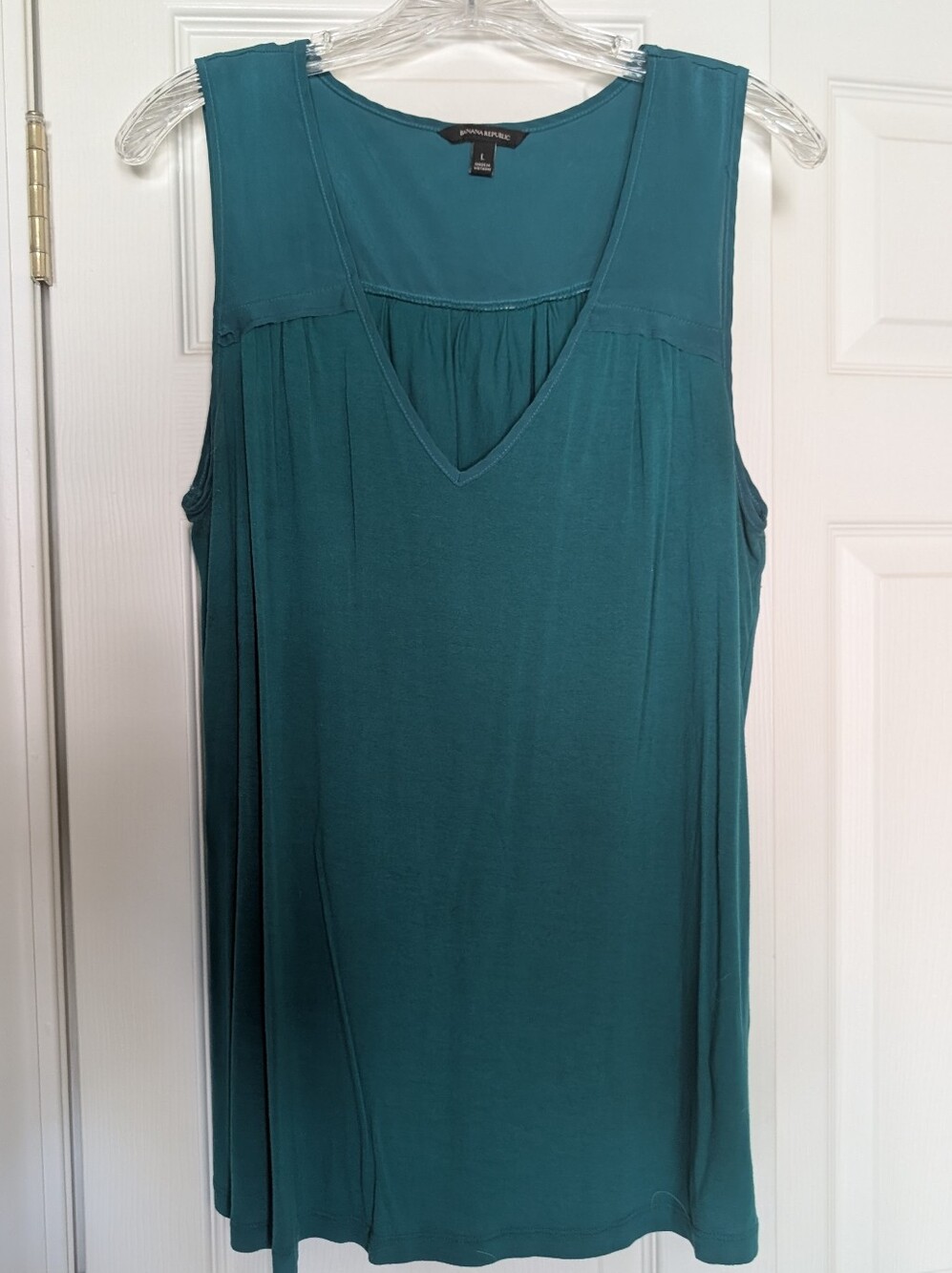 Banana Republic Green V-Neck Sleeveless Tank